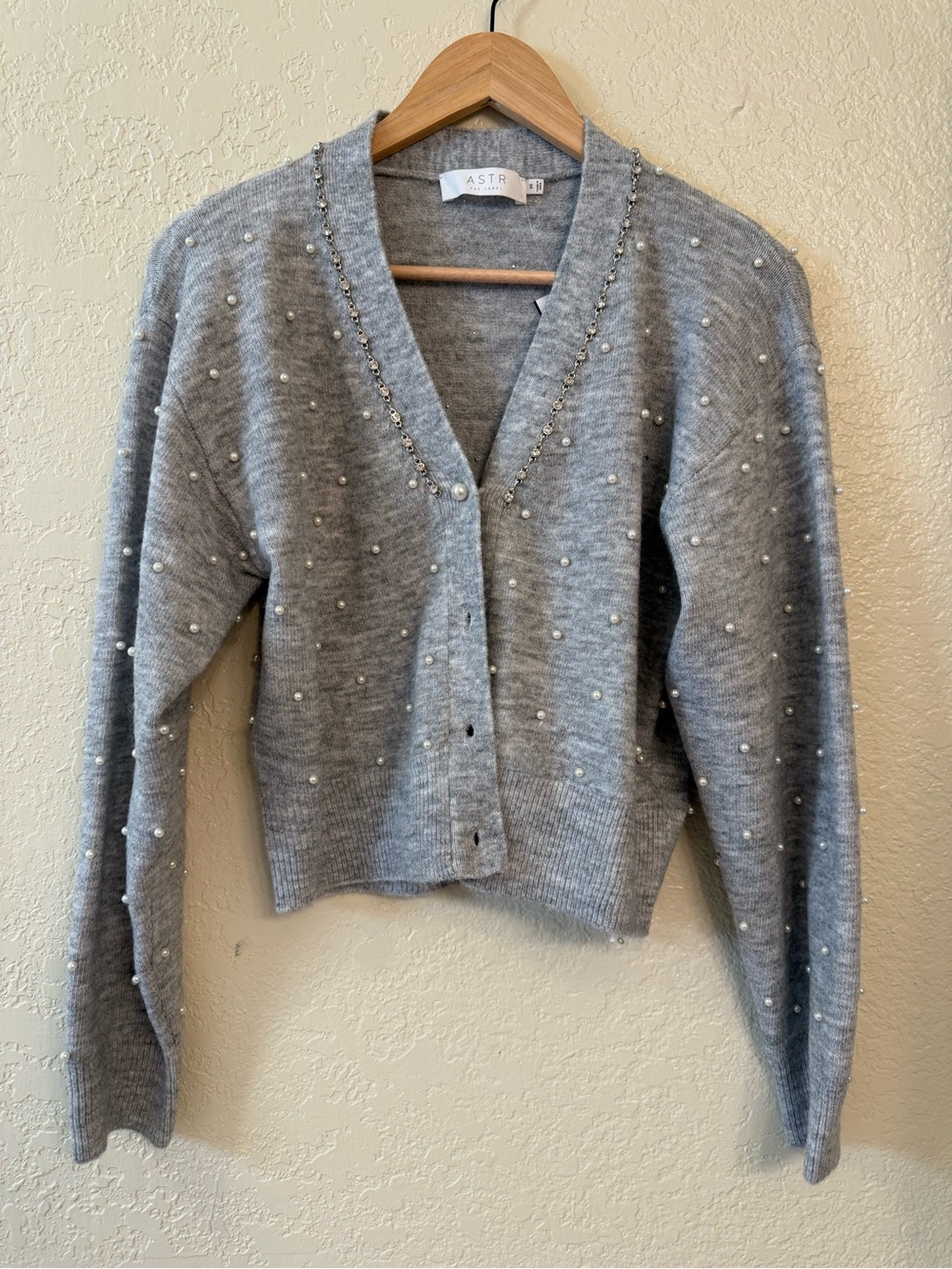 🆕 🩶Astr🩶 Light Gray Pearl & Rhinestone V-Neck Cardigan. Size M